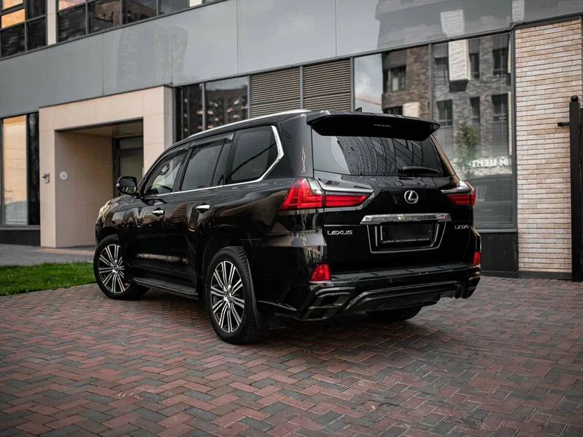 Lexus LX570